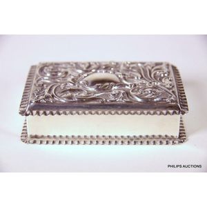 A sterling silver patch box, 1902 Birmingham, with maker's mark…
