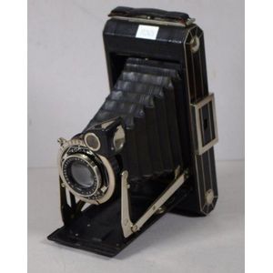 Vintage Kodak 616 camera, marked Kodak Compur. Appears…