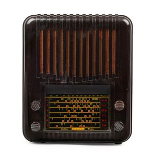 Healing tombstone brown Bakelite radio, model 501E, 38 cm high,…