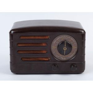 A.W.A. Brown Bakelite vintage radio, 18 cm high, 27 cm wide