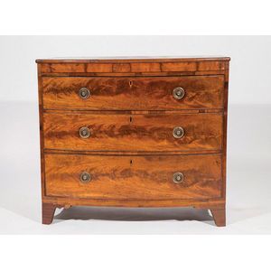 Lot - A George III mahogany bachelors chest the cross banded, moulded top  (a/f)