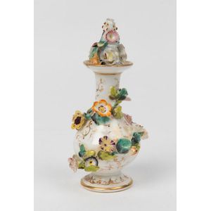 A Meissen porcelain scent bottle, early 19th century, 14 cm high