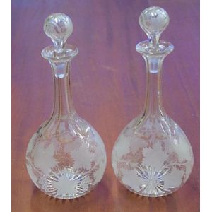 Pair of Victorian vine etched glass decanters, height 29.5 cm…