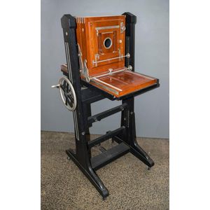 Vintage large format studio camera, with mahogany body, rack…