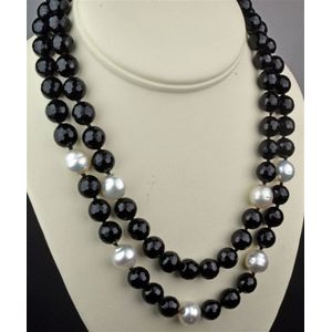 Onyx & cultured South Sea pearl necklet. A double graduated…
