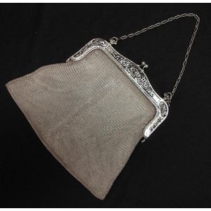 Sold at Auction: VINTAGE LEWIS IMPORTS SILVER CHAIN MESH PURSE