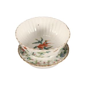 Chinese Tongzhi period famille rose bowl on stand, both of…