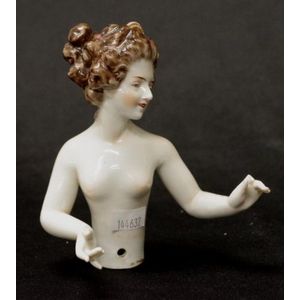 Large German hands free half doll, height 12.5 cm one finger…