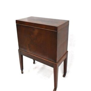 A Regency mahogany cellarette, 68 x 50 x 27 cm