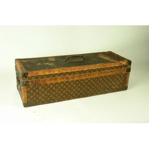 Old Louis Vuitton trunk 75 cm from the 1920s - Les Puces de Paris