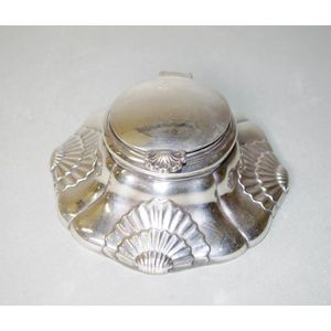 Inkwell decò in silver plated of the 30s. With white ceramic bowl. Never used. 25.5 x 13 x 10 outlet cm