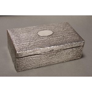 Edwardian sterling silver table cigarette box and cover,…
