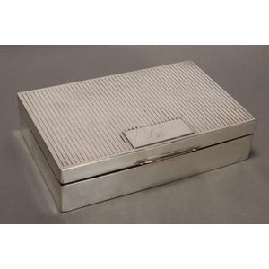 Elegant American sterling silver table cigarette box and cover,…