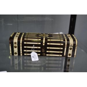 Antique brass decorated trinket/glove box, approx 8 cm high, 28.…