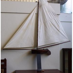 Antique model 'Balmain Bug' 2 footer Sydney skiff 38 cm approx…