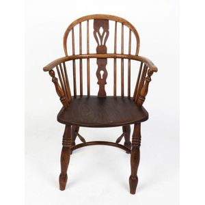 An antique English elm and beech Windsor chair, 19th century,&hellip;
