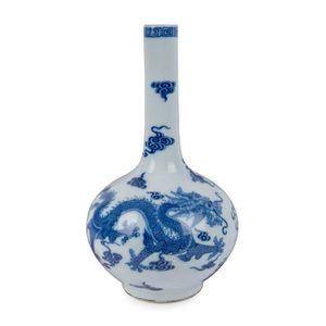 An impressive Chinese underglaze blue and white dragon and…