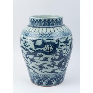 A Ming style blue and white Chinese porcelain vase with dragon…