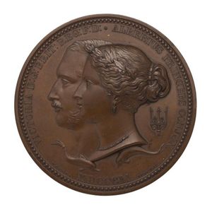 Great Exhibition Prize Medal in original case of issue. Bronze,…