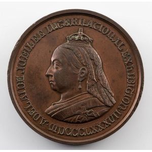 Bronze medal (76 mm) Queen Victiria veiled bust (left) by A.E.…