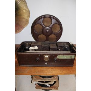 Atwater Kent Number 55 radio with round speaker - no lid