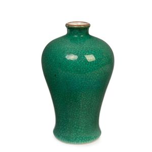 A green-glazed meiping Qing dynasty, 19th century, the exterior&hellip;
