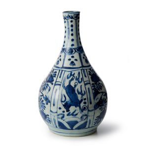 A Chinese blue and white 'Kraak' Ware vase, Ming…
