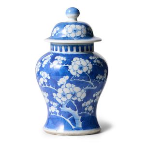 A Chinese blue and white covered vase, Qing Dynasty (1644-1912),…