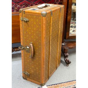 How to Value Antique Trunks: 8 Steps (with Pictures) - wikiHow