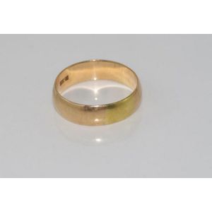 9ct gold barrel shaped wedder 9ct gold barrel shaped wedder
