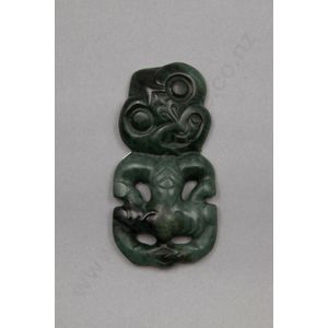 A pounamu hei tiki by Alan brown (ngati Ruaka), a superbly…