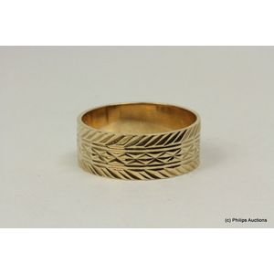 Engraved 14ct Gold Band Ring with Diagonal Stripes - Rings - Jewellery