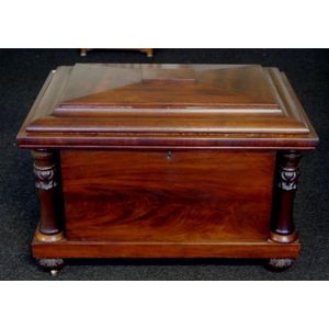 George III mahogany cellaret, 81 cm x 55 cm, 55 cm high