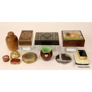 Antique and vintage pill boxes - price guide and values