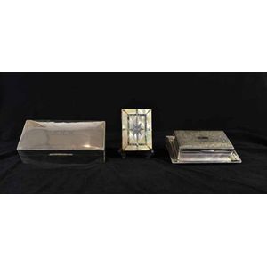 i) A sterling silver cigar box Birmingham 1922. Cedar lined.…