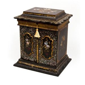 Victorian papier mache Womans Personal compendium. Shell…