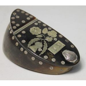 An unusual deer's horn, toe snuff box with inset silver rose,…