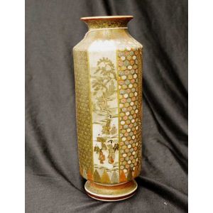 Good hand painted Satsuma Japan vase hand painted figural…