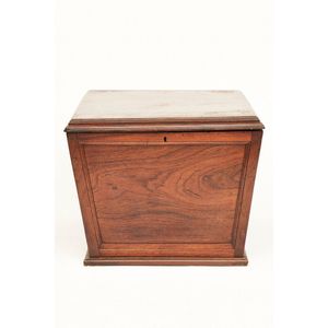 Australian Colonial cedar cellarette, c. 1840, square top with&hellip;