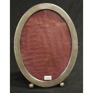 Good sterling silver oval photo frame marked: 'STERLING/476/ET,…