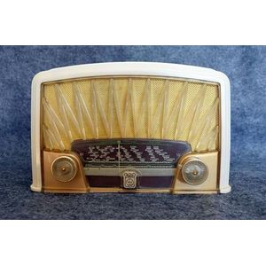 A Radiola Type RA152A Bakelite radio serial number 22316, 15 x…