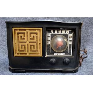 A Westinghouse H188 Bakelite case valve radio 110 V serial…