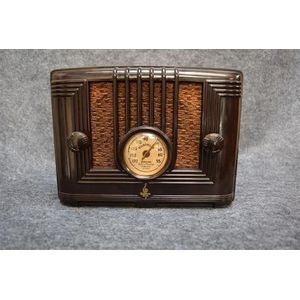An Emerson 5AZ-792 Bakelite valve radio 110 V serial number n/a,…