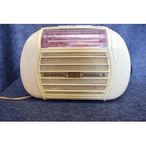A Kriesler Triple throat Duplex 11-41 cream Bakelite valve…