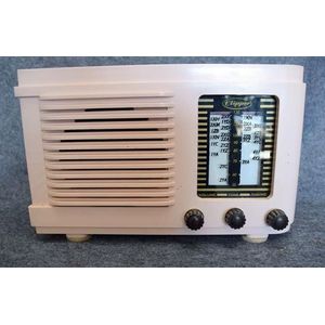 A Clipper 5M4 pink Bakelite valve radio 240V serial number…