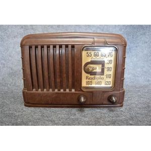 A Radiola 510 Broadcast Bakelite valve radio 110V AF serial…