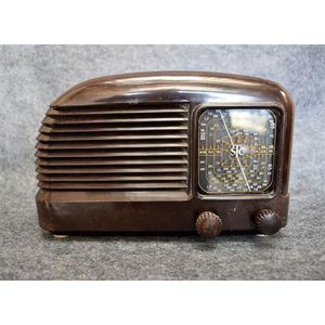 An STC C141 Bakelite valve radio 240v AF serial number 108789,…