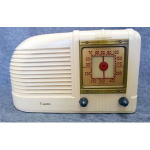 An American 21-A6 Bakelite valve radio with spider web antenna…