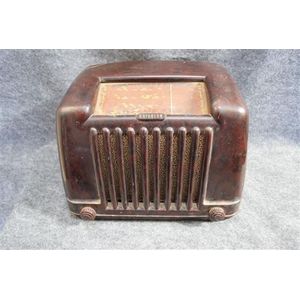 A Kriesler 11-29 Bakelite valve radio 240v AF some case damage…
