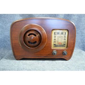An Emerson 9LW34415 timber cased valve radio 110v AF serial…